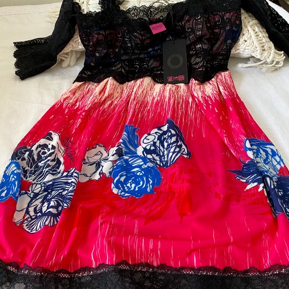 Save The Queen Top 👚 - Picture 4 of 7